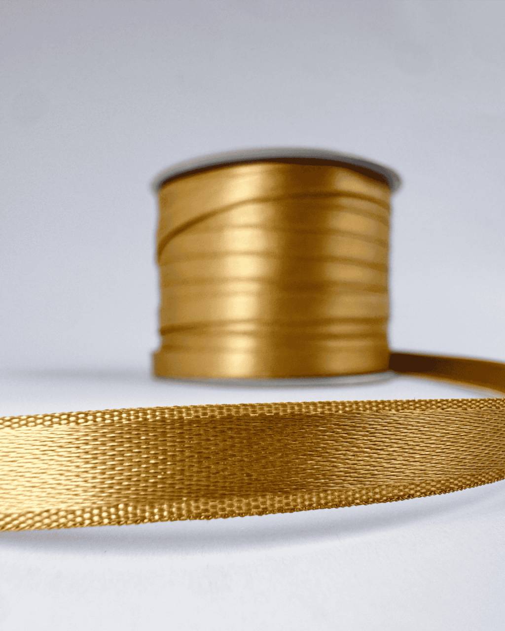 Cinta raso económica color dorado